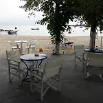 Hotel Prinos *