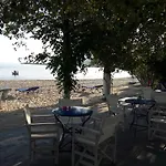 Hotel Prinos فندق *
