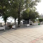 Hotel Prinos فندق