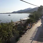 Hotel Prinos *