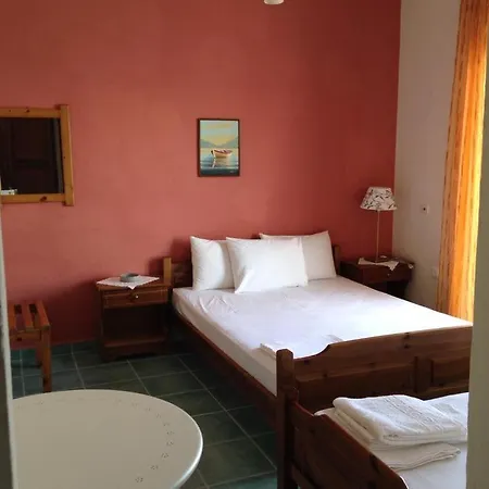 מלון Hotel Prinos *