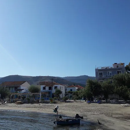 Hotel Prinos מלון *